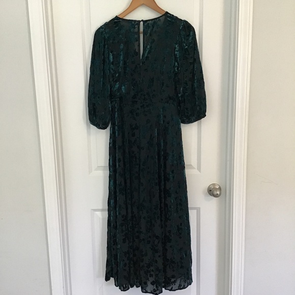 Calvin Klein. 3/4 sleeves. Black & green velvet floral. V-neck. High-low hem. - Picture 6 of 9